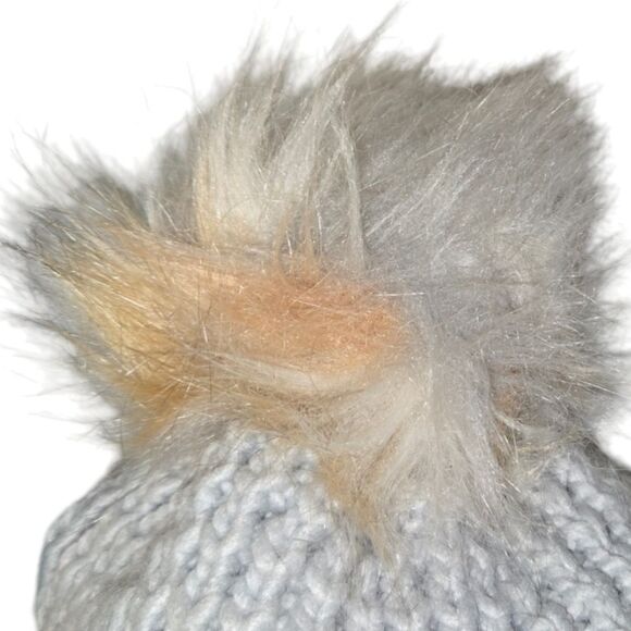 Gray Faux Fur Pom Pom Beanie NEW Rib Knit Toboggan Winter Hat One Size Bobble - Picture 2 of 4
